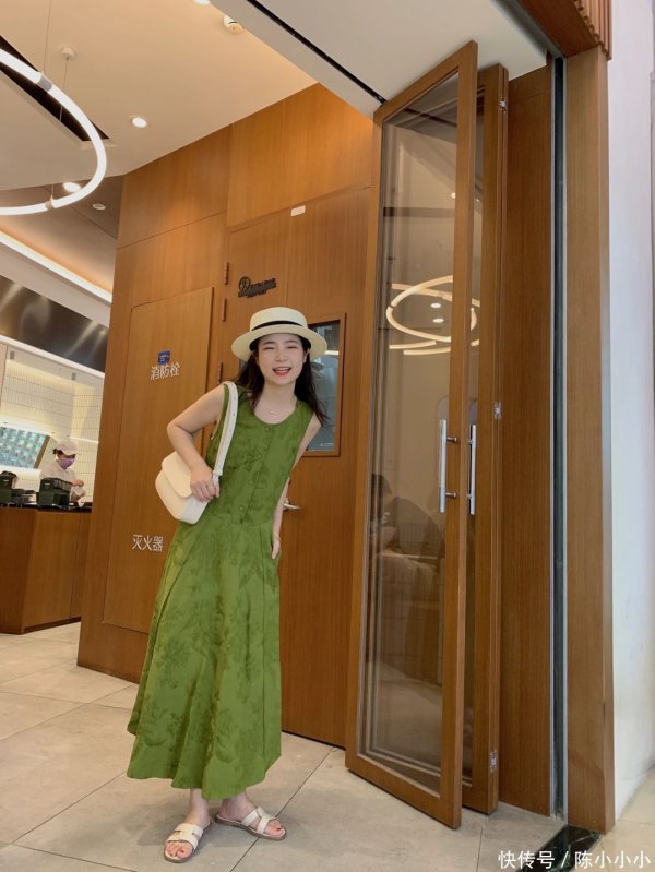 股神配资 绝了这条裙子太显白了｜连男朋友都忍不住夸