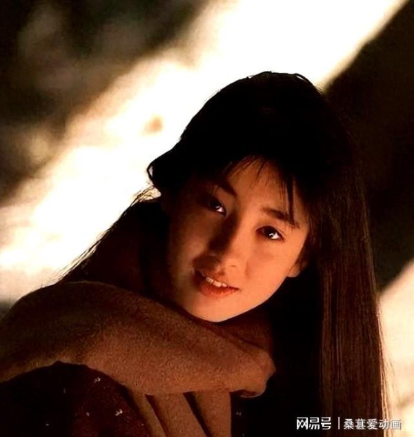 海证资本 被母亲逼拍“裸体写真”，曾一度想自杀，活成大女主后丈夫冠她姓